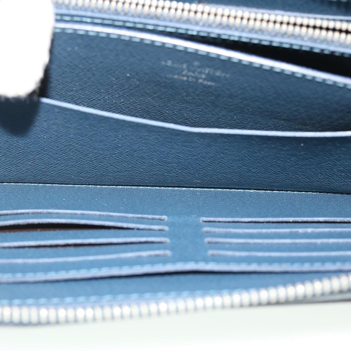 Louis Vuitton Zippy Xl Taiga Leather Navy Leather Wallets Accessory (Pre-Owned)