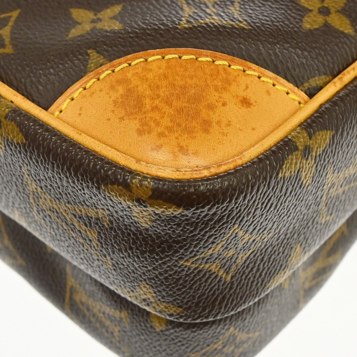 Louis Vuitton Amazone Bag Monogram Canvas Brown Canvas Crossbody Bag Bag (Pre-Owned)