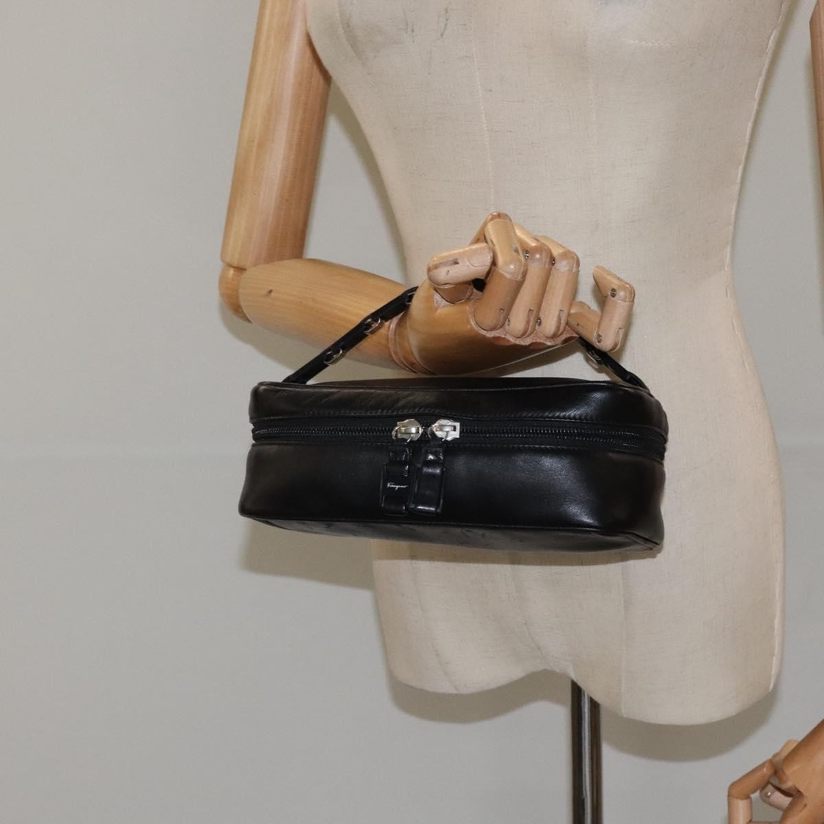 Salvatore Ferragamo Vala Clutch Bag Leather Black Leather Clutche & Pouche Bag (Pre-Owned)