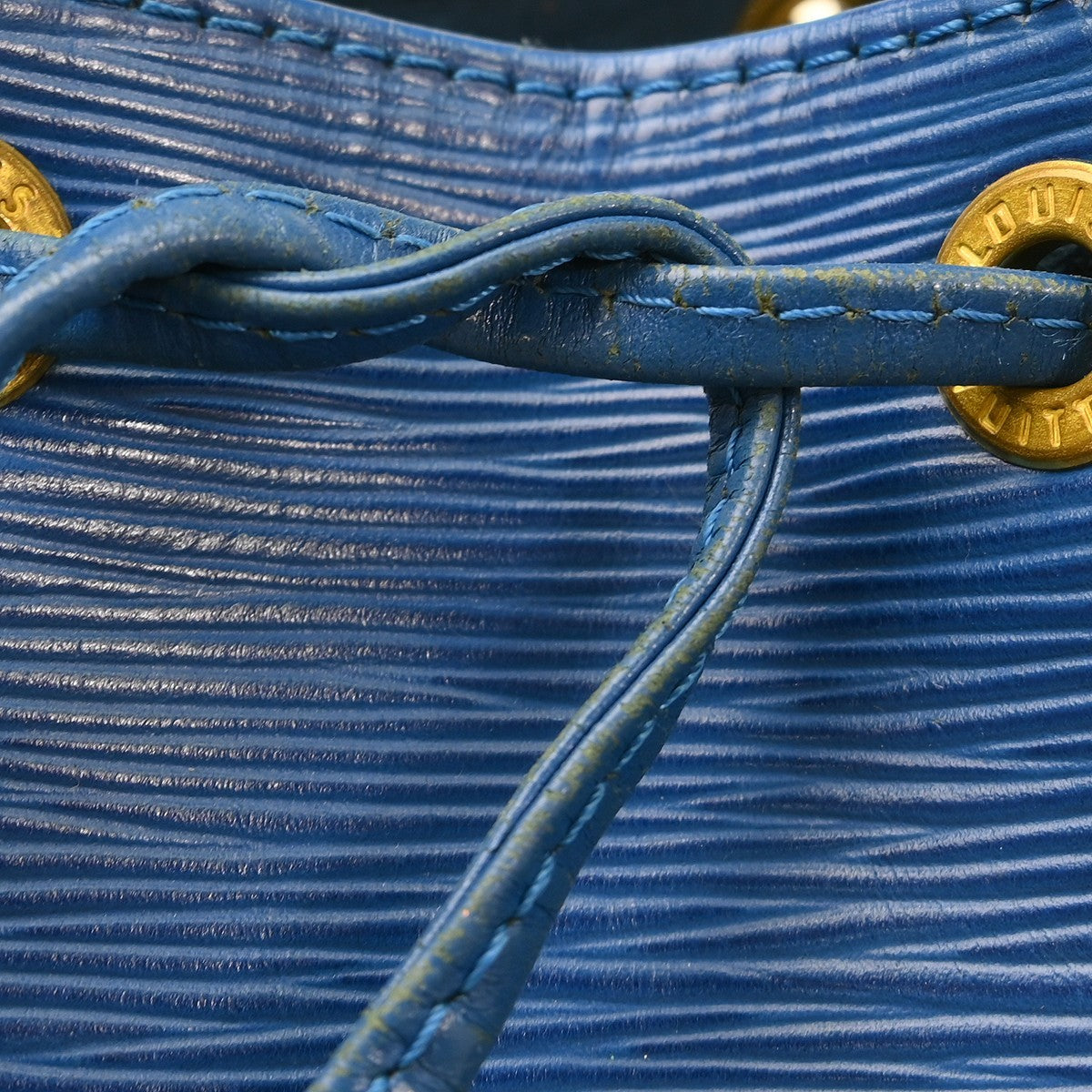 Louis Vuitton Noe Handbag Epi Leather Blue Leather Shoulder Bag Bag (Pre-Owned)