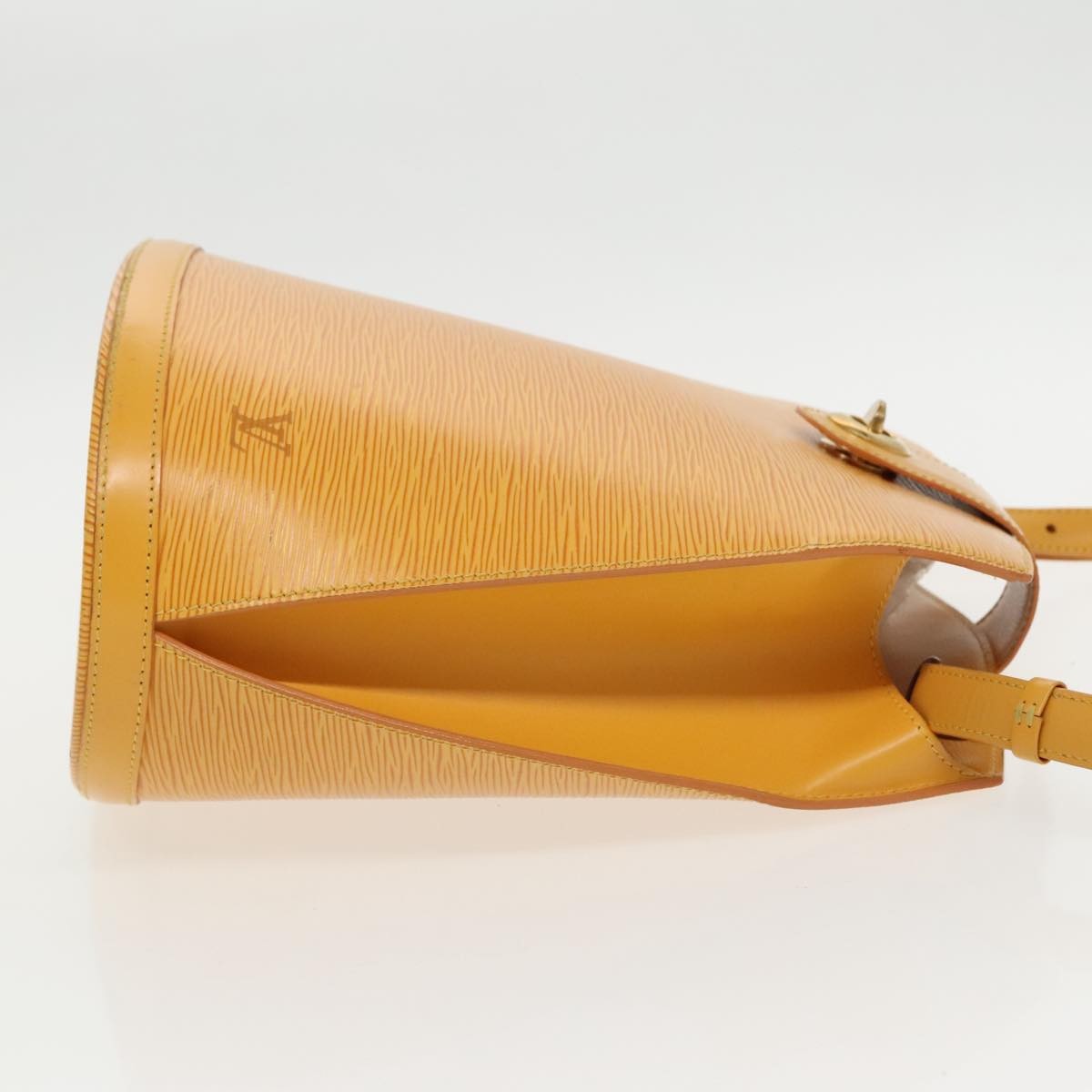 Louis Vuitton Cluny Shoulder Bag Epi Leather Yellow Leather Shoulder Bag Bag (Pre-Owned)