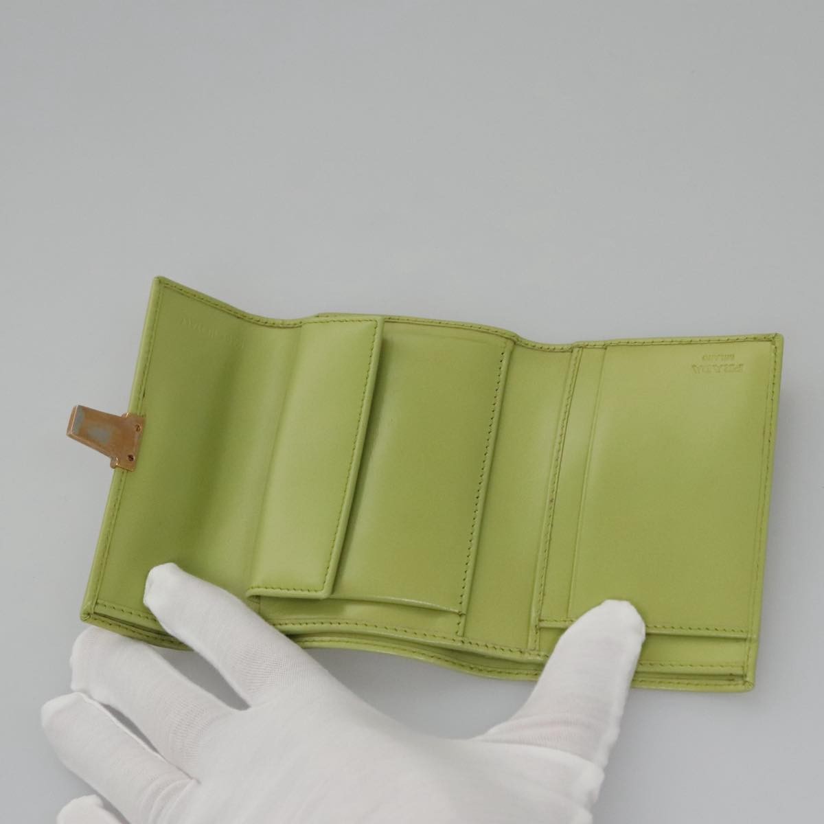 Prada Wallet Green Leather Wallets Accessory (Pre-Owned)