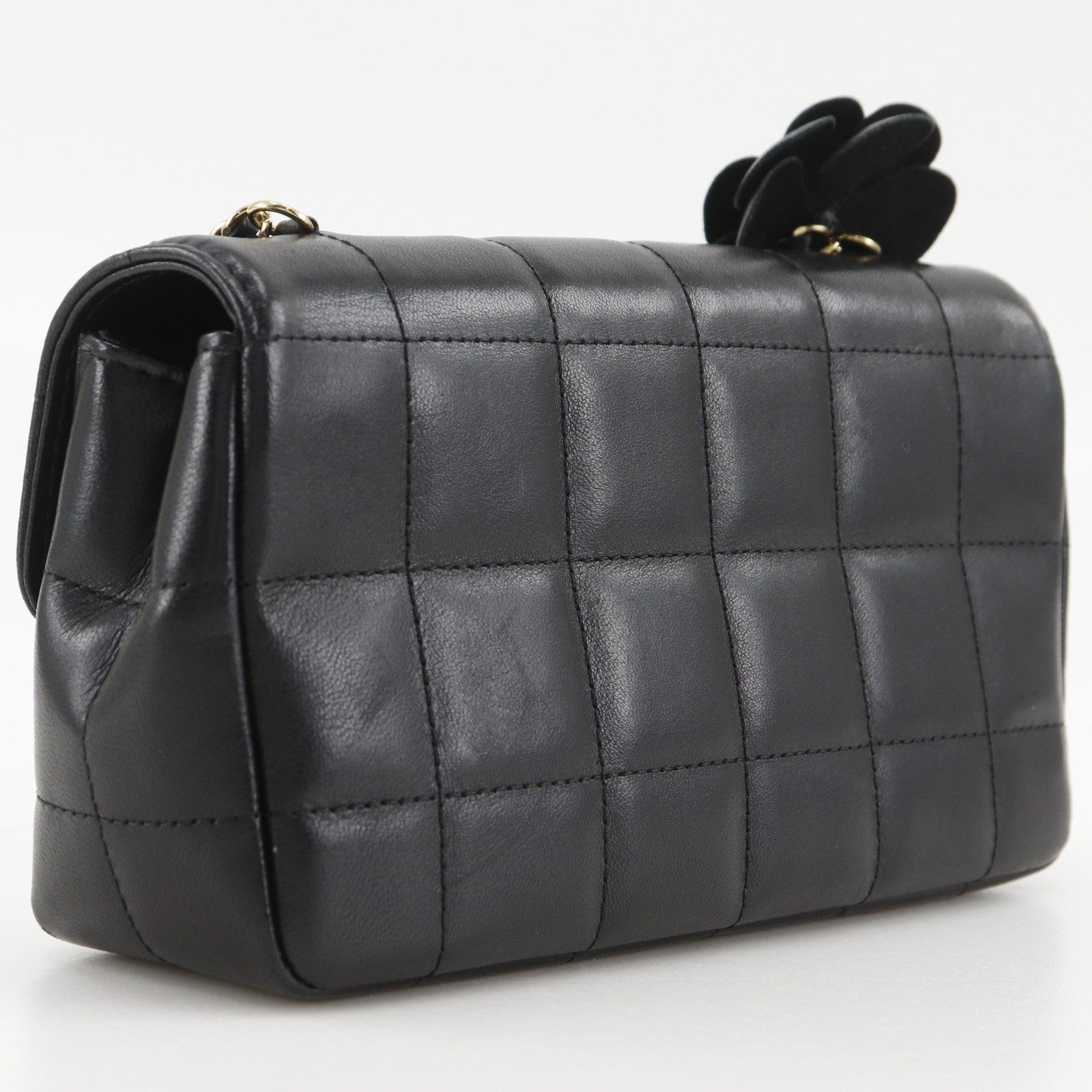 Chanel Camellia Chocolate Bar Flap Bag Quilted Lambskin Black Leather Shoulder Bag Bag (Pre-Owned)