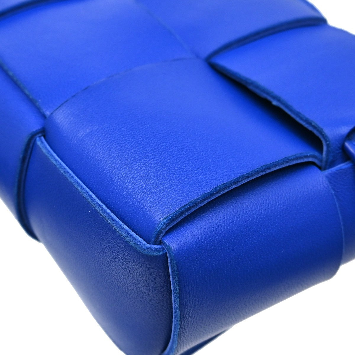 Bottega Veneta Cassette Belt Bag Maxi Intrecciato Leather Blue Leather Clutche & Pouche Bag (Pre-Owned)
