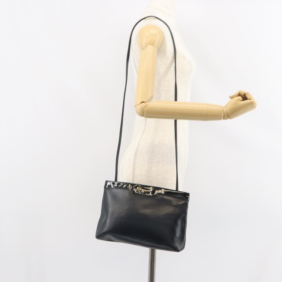 Salvatore Ferragamo Vintage Shoulder Bag Leather Black Leather Shoulder Bag Bag (Pre-Owned)