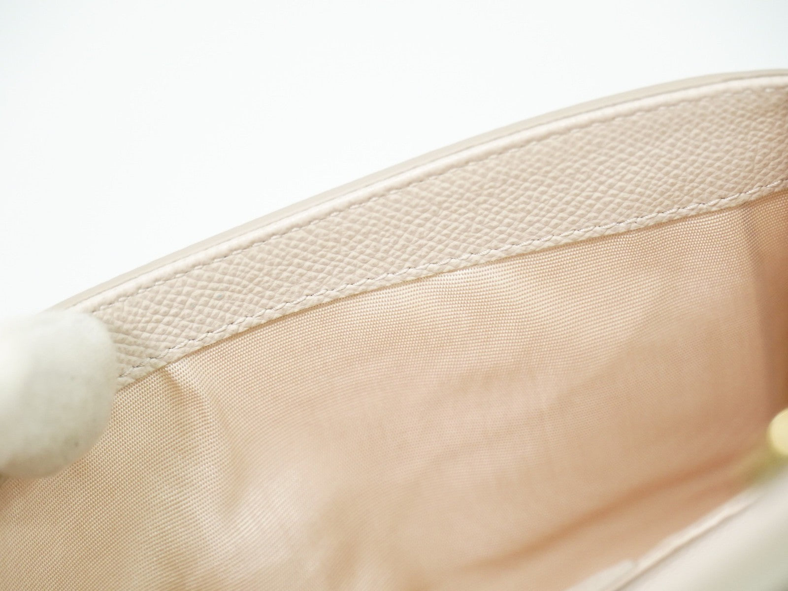 Salvatore Ferragamo Vara Bow Chain Flap Bag Leather Beige Leather Shoulder Bag Bag (Pre-Owned)