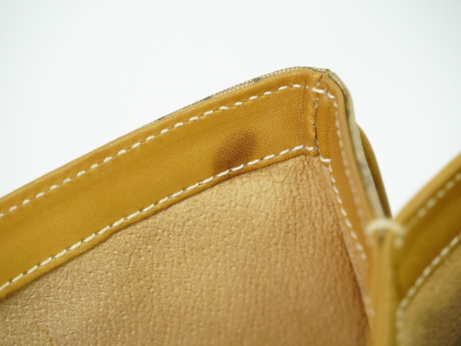 Gucci Gg Marmont Pouch Crossbody Bag Leather Beige Canvas Crossbody Bag Bag (Pre-Owned)