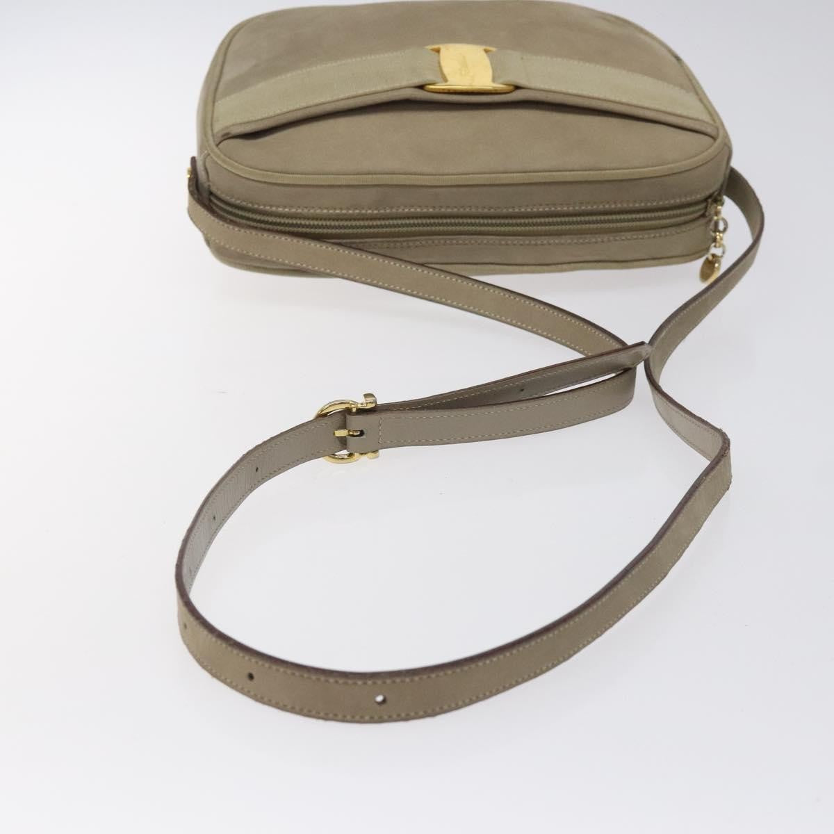 Salvatore Ferragamo Vara Bow Camera Shoulder Bag Suede Beige Suede Shoulder Bag Bag (Pre-Owned)