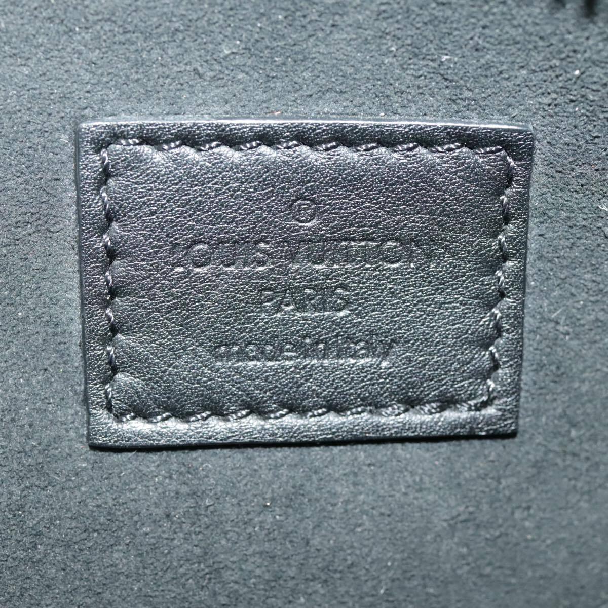 Louis Vuitton Disk Pouch Leather Black Leather Clutche & Pouche Bag (Pre-Owned)