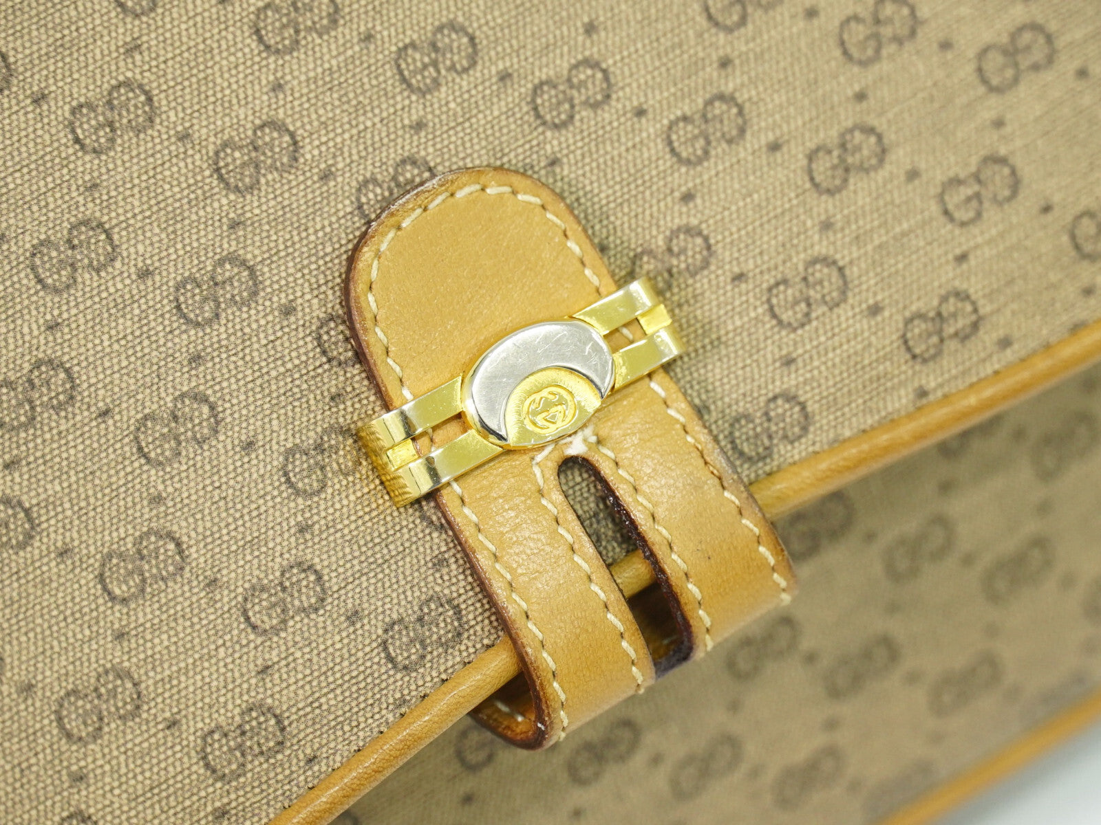 Gucci Gg Marmont Pouch Crossbody Bag Leather Beige Canvas Crossbody Bag Bag (Pre-Owned)