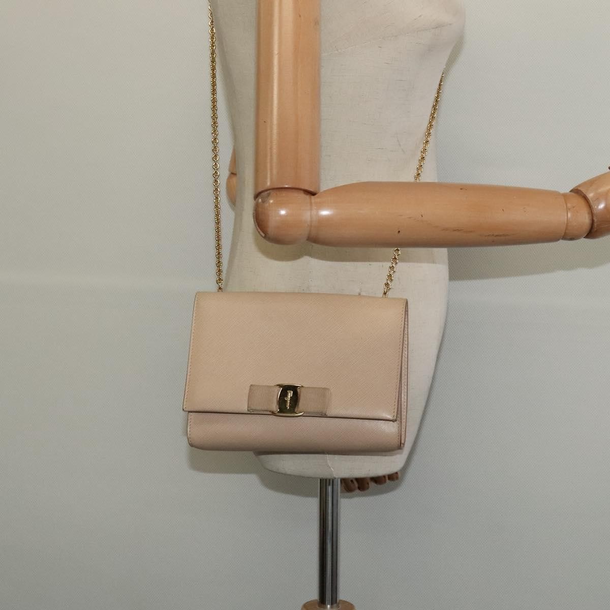 Salvatore Ferragamo Ginny Crossbody Bag Leather Beige Leather Shoulder Bag Bag (Pre-Owned)