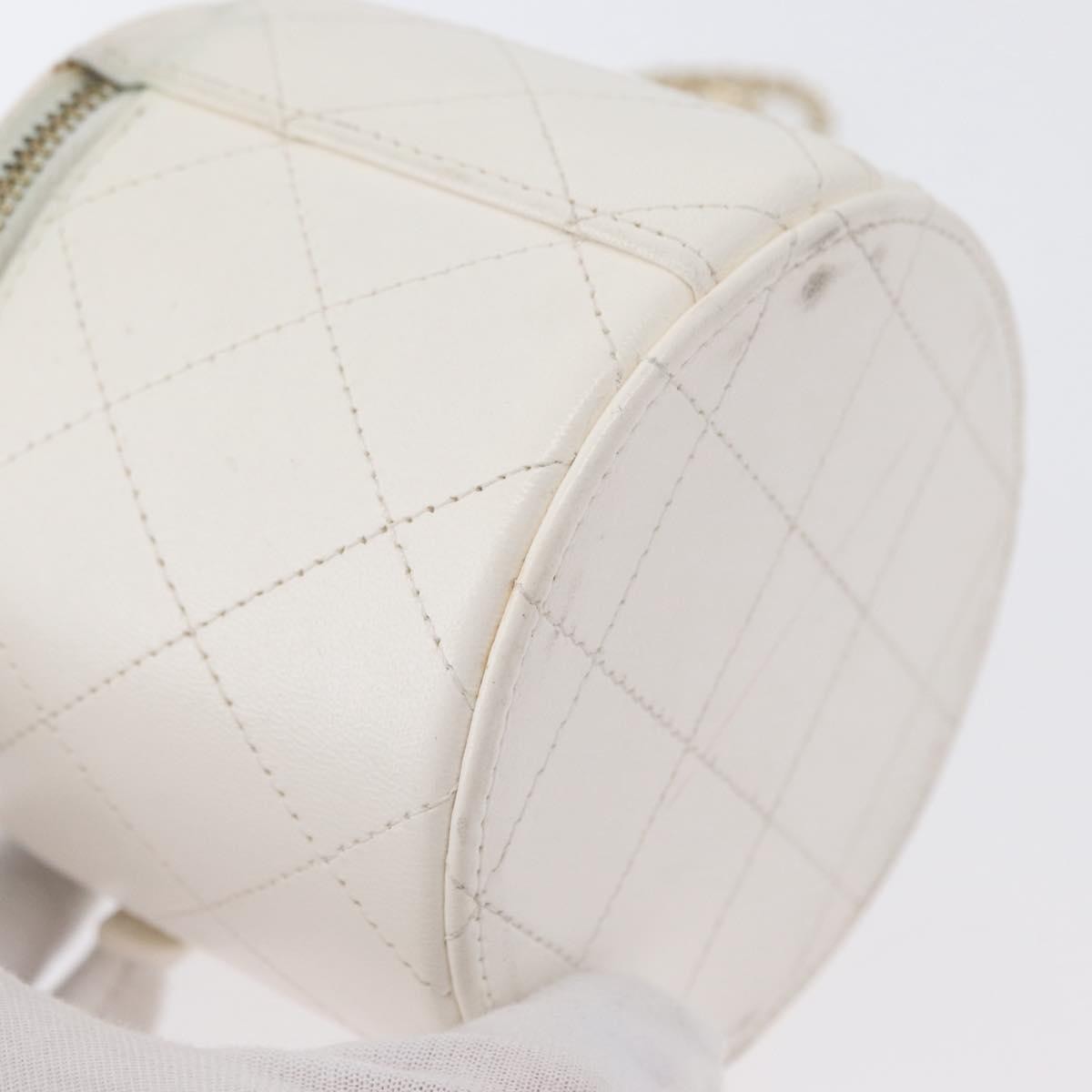 Chanel Cc Round Vanity Case With Chain Quilted Lambskin White Leather Clutche & Pouche Bag (Pre-Owned)
