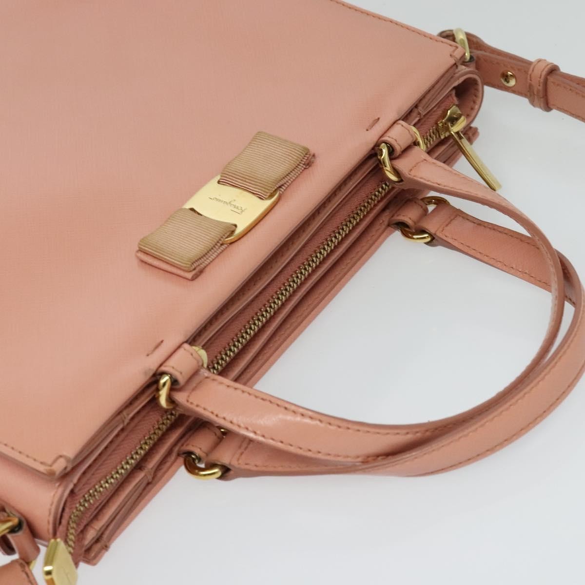 Salvatore Ferragamo Vala Shoulder Bag Leather Pink Leather Bag (Pre-Owned)
