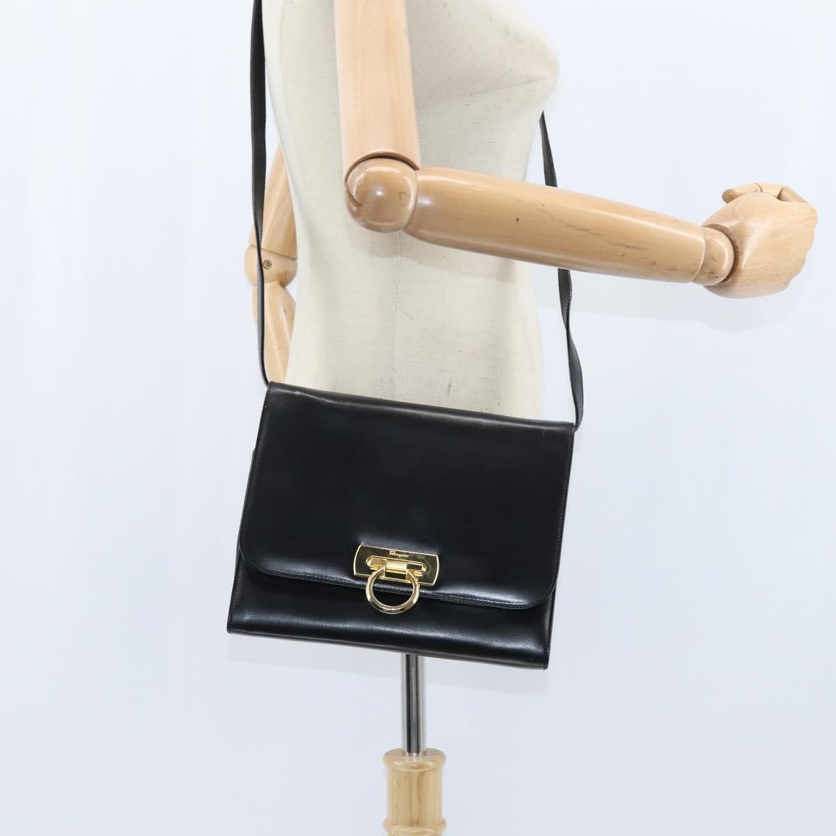 Salvatore Ferragamo Gancini Flap Shoulder Bag Leather Black Leather Shoulder Bag Bag (Pre-Owned)