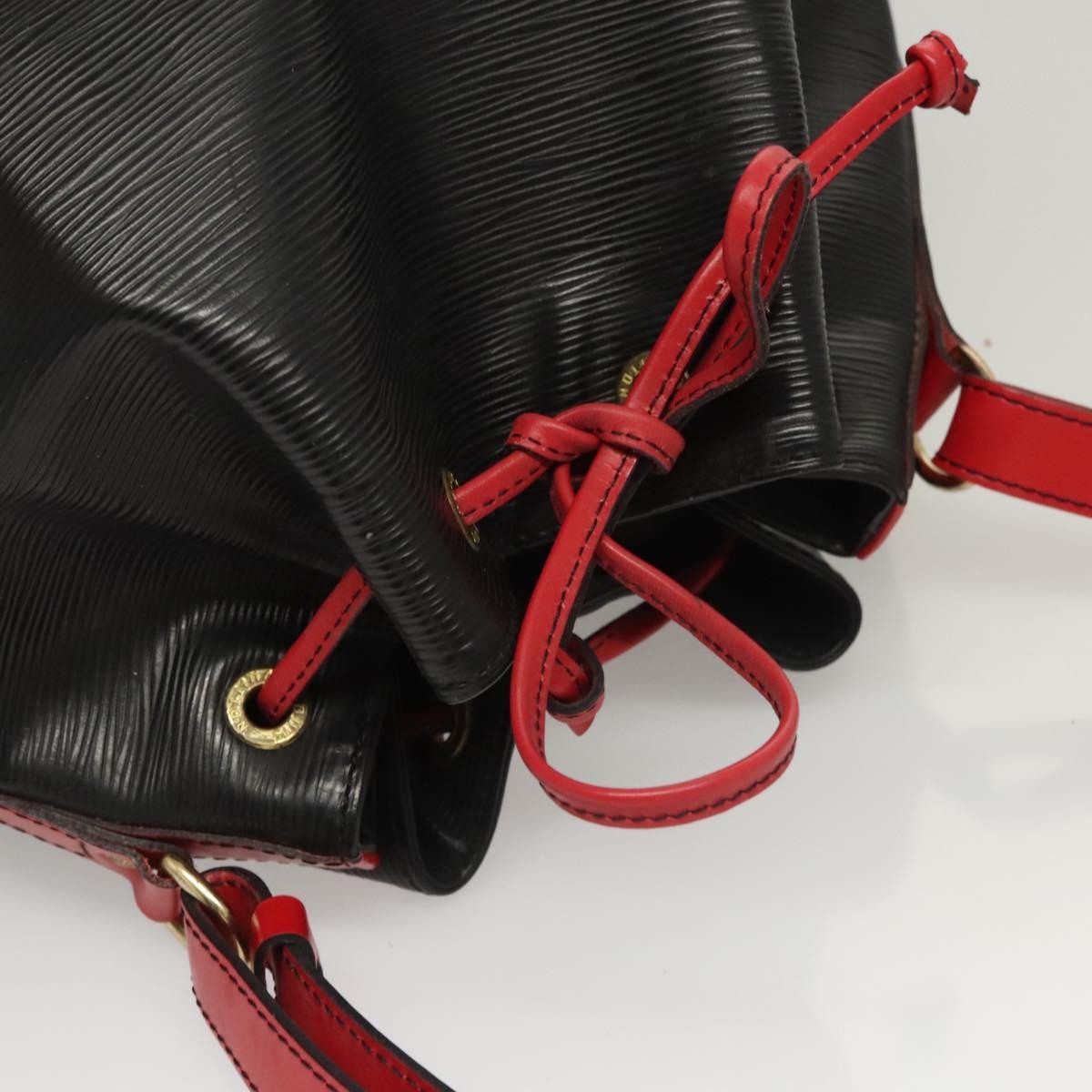 Louis Vuitton Bicolor Noe Handbag Epi Leather Black Leather Shoulder Bag Bag (Pre-Owned)