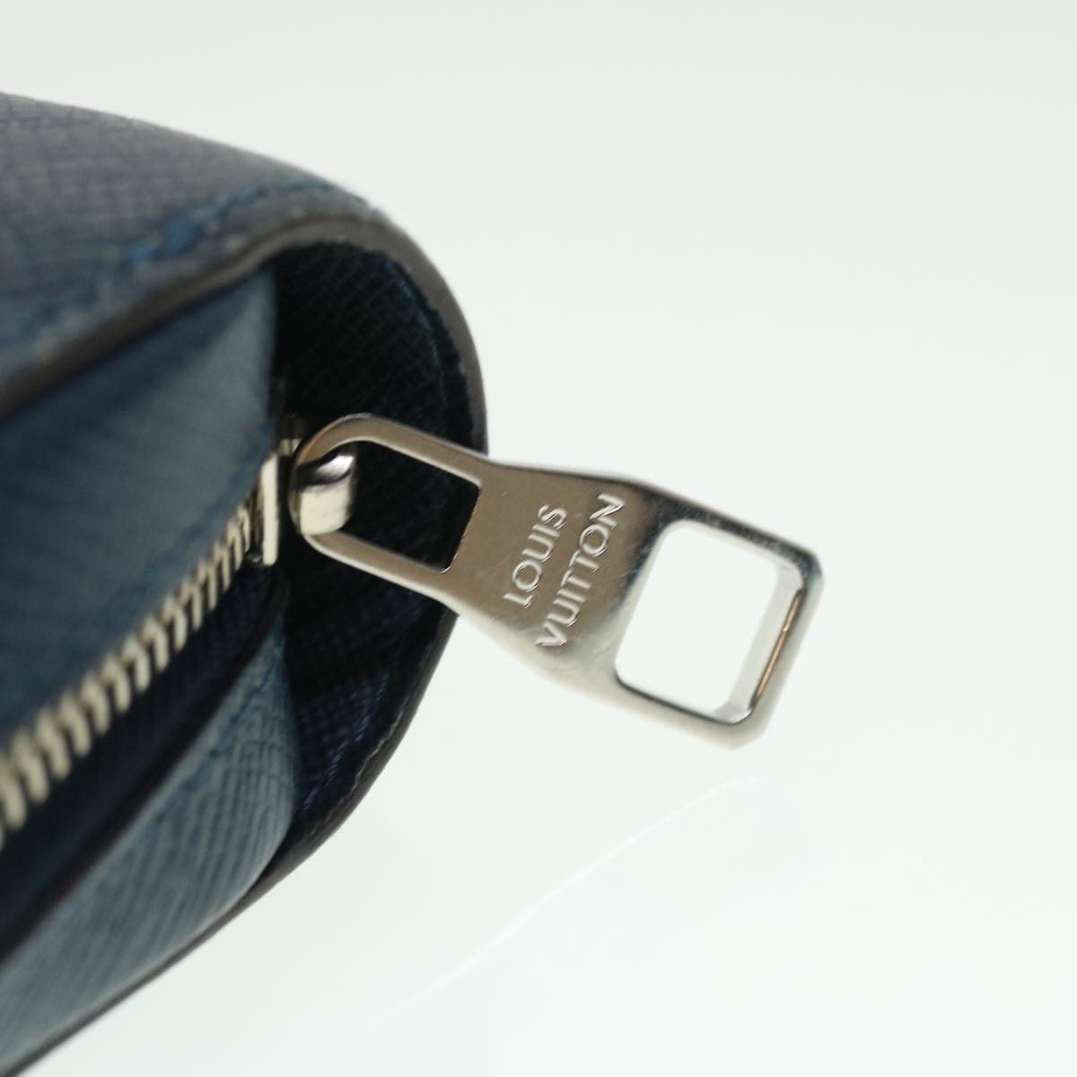 Louis Vuitton Zippy Xl Taiga Leather Navy Leather Wallets Accessory (Pre-Owned)