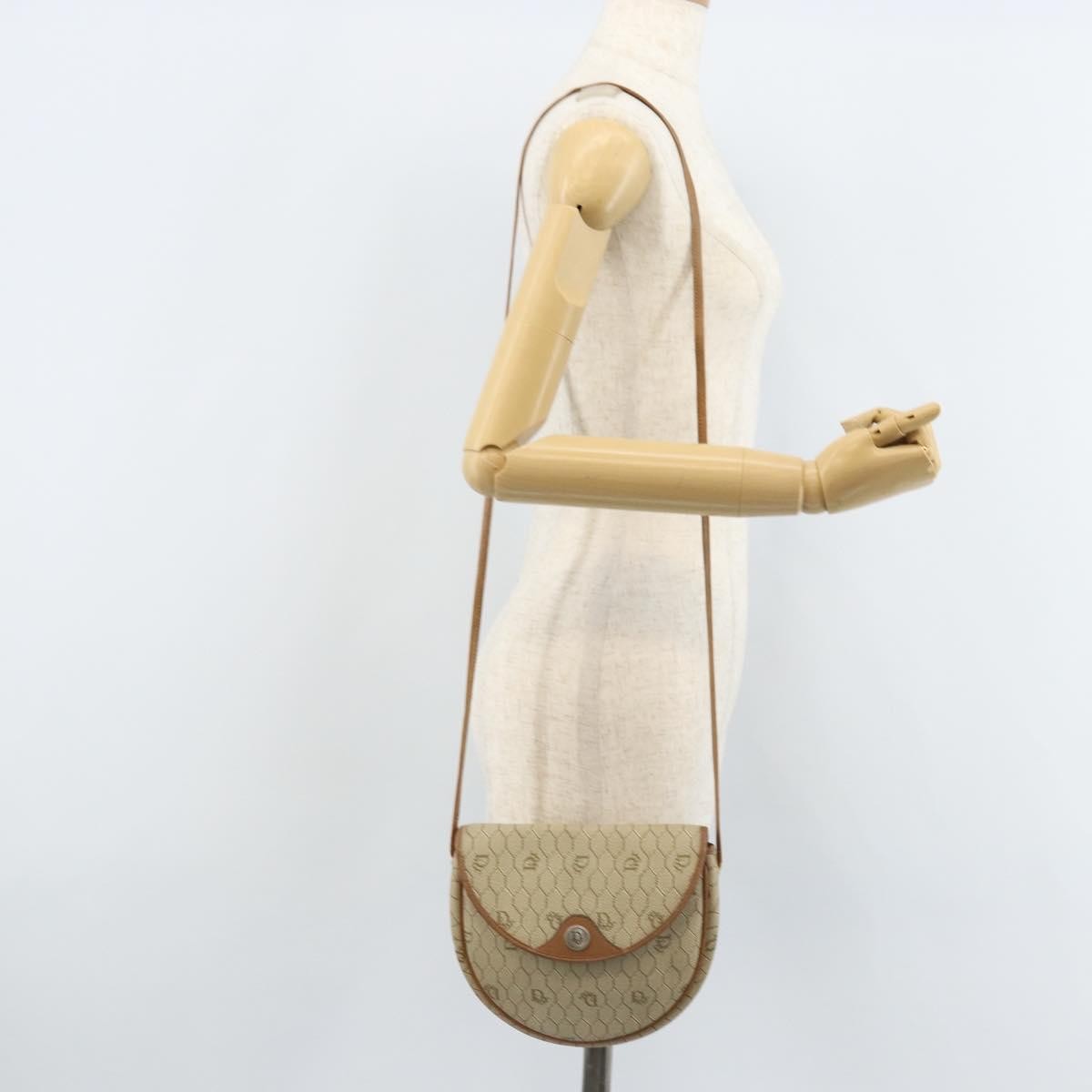 Christian Dior Vintage Honeycomb Shoulder Bag Canvas And Leather Beige Canvas Shoulder Bag Bag (Pre-Owned)