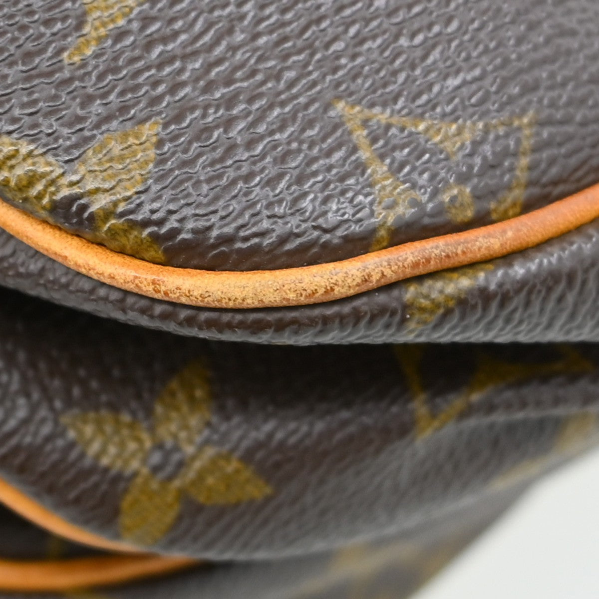 Louis Vuitton Saumur Handbag Monogram Canvas Brown Canvas Shoulder Bag Bag (Pre-Owned)