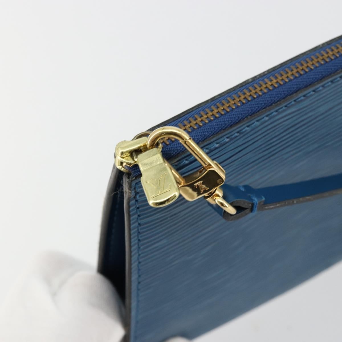 Louis Vuitton Pochette Accessoires Epi Leather Blue Leather Clutche & Pouche Bag (Pre-Owned)