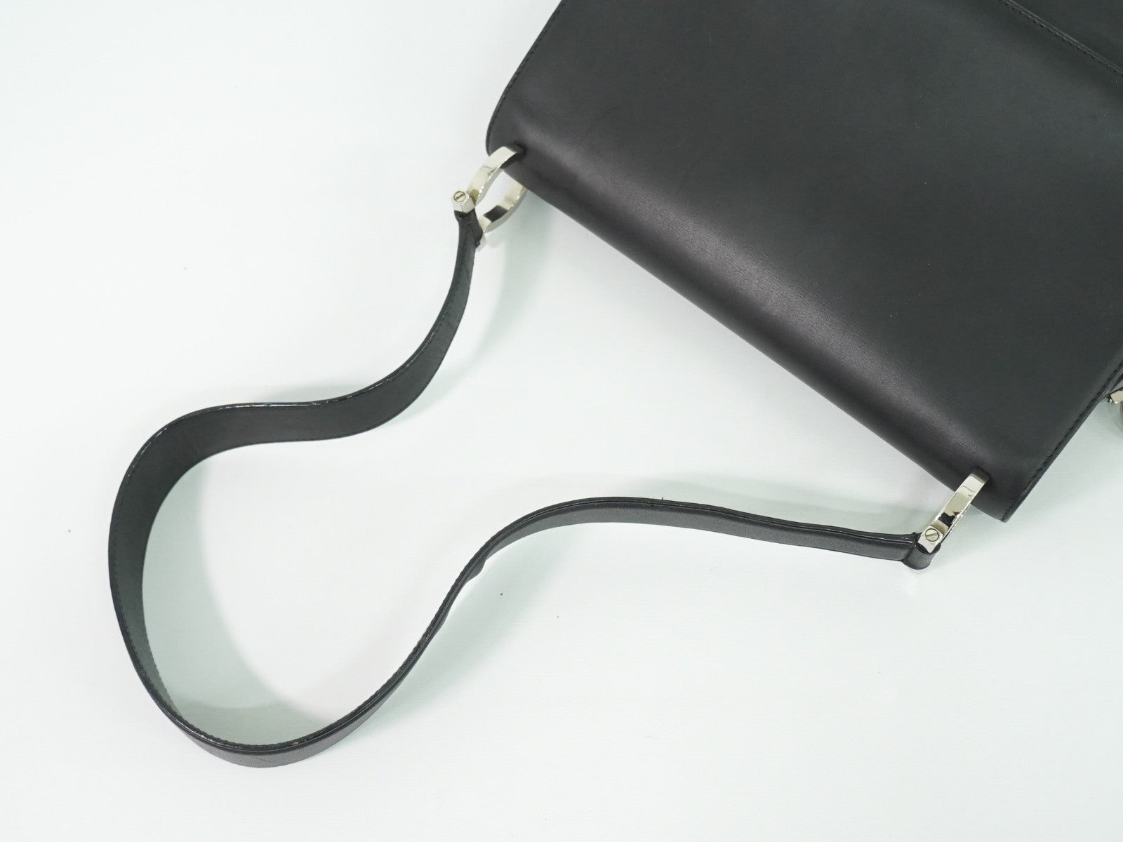 Salvatore Ferragamo Gancini Shoulder Bag Leather Black Leather Shoulder Bag Bag (Pre-Owned)
