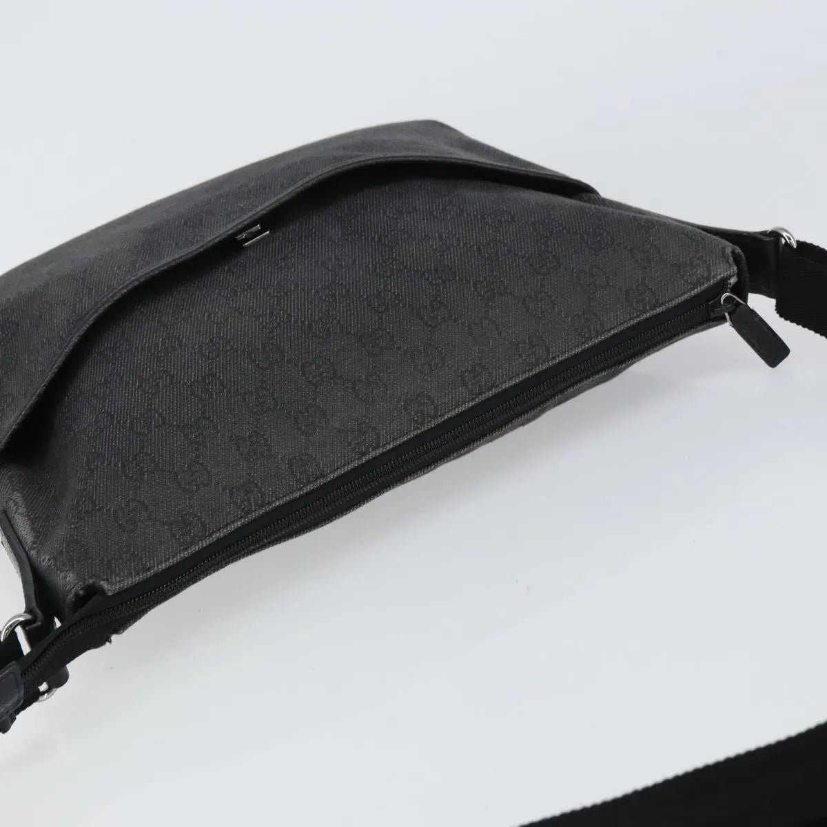 Gucci Zip Messenger Gg Canvas With Perforated Leather Black Canvas Shoulder Bag Bag (Pre-Owned)