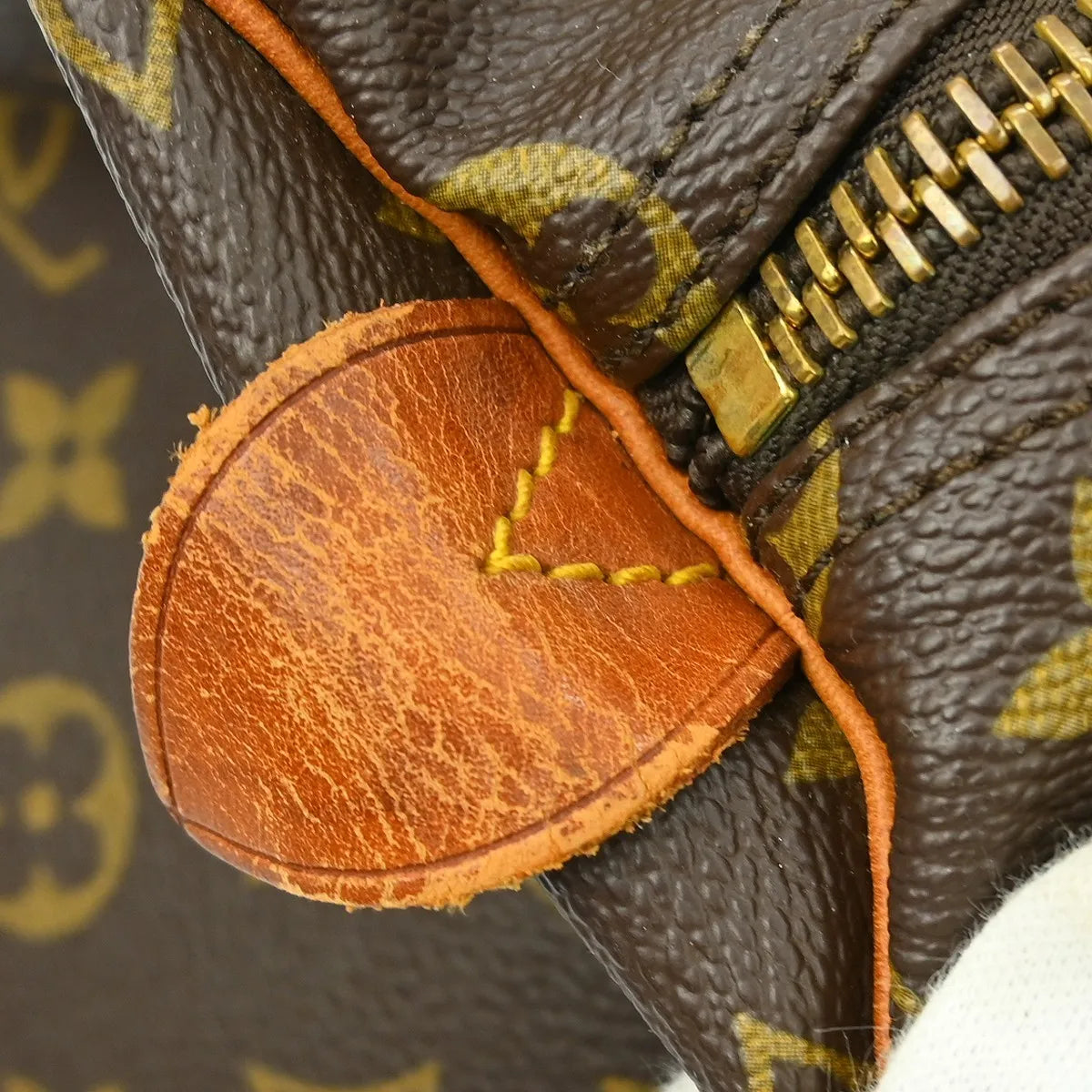Louis Vuitton Keepall Monogram Canvas Brown Canvas Travel Bag Bag (Pre-Owned)