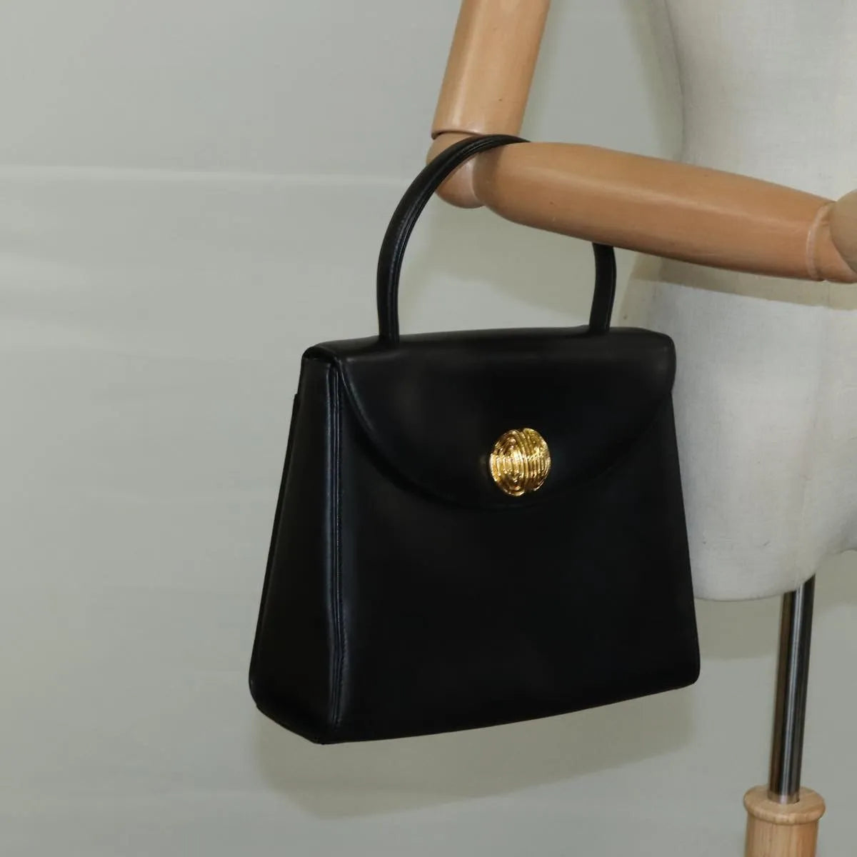 Givenchy Vintage Leather Black Leather Handbag (Pre-Owned)