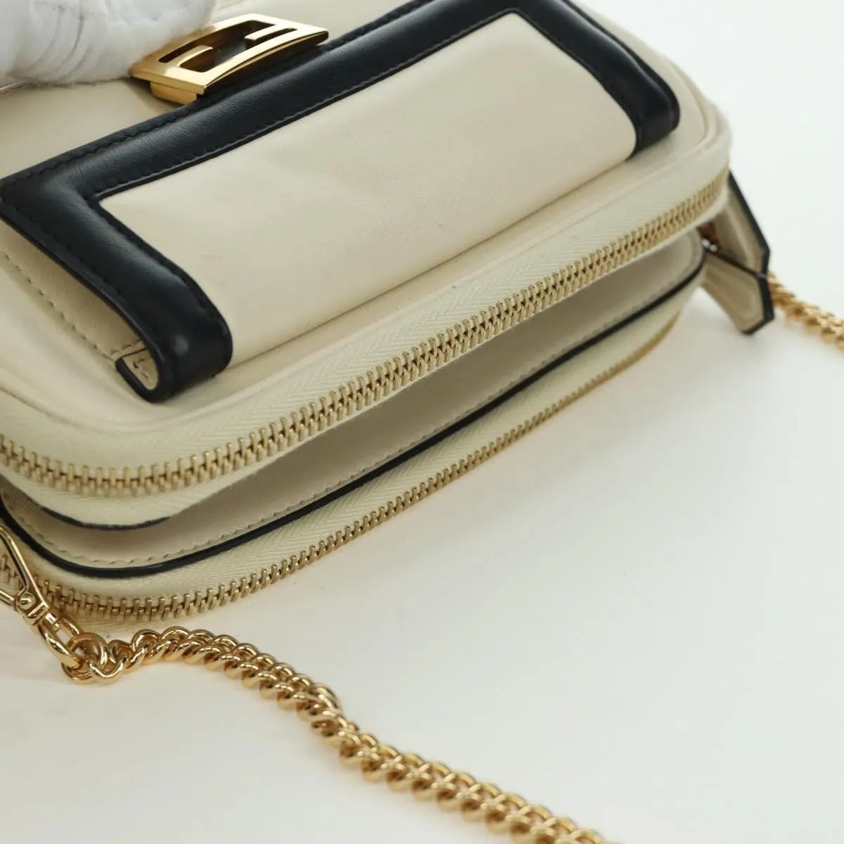Fendi Easy 2 Baguette Leather Beige Leather Crossbody Bag Bag (Pre-Owned)