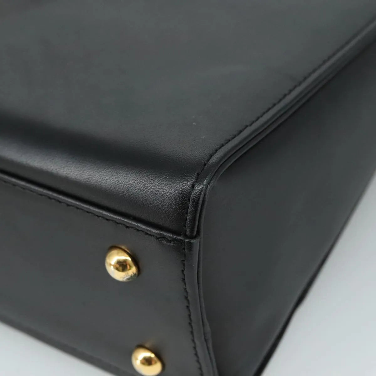 Givenchy Vintage Leather Black Leather Handbag (Pre-Owned)
