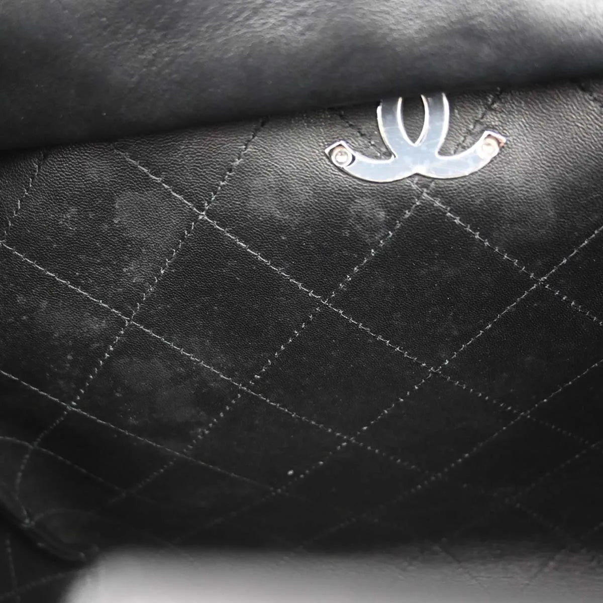 Chanel Covered Cc Shopping Tote Stitched Calfskin Black Leather Tote Bag Bag (Pre-Owned)