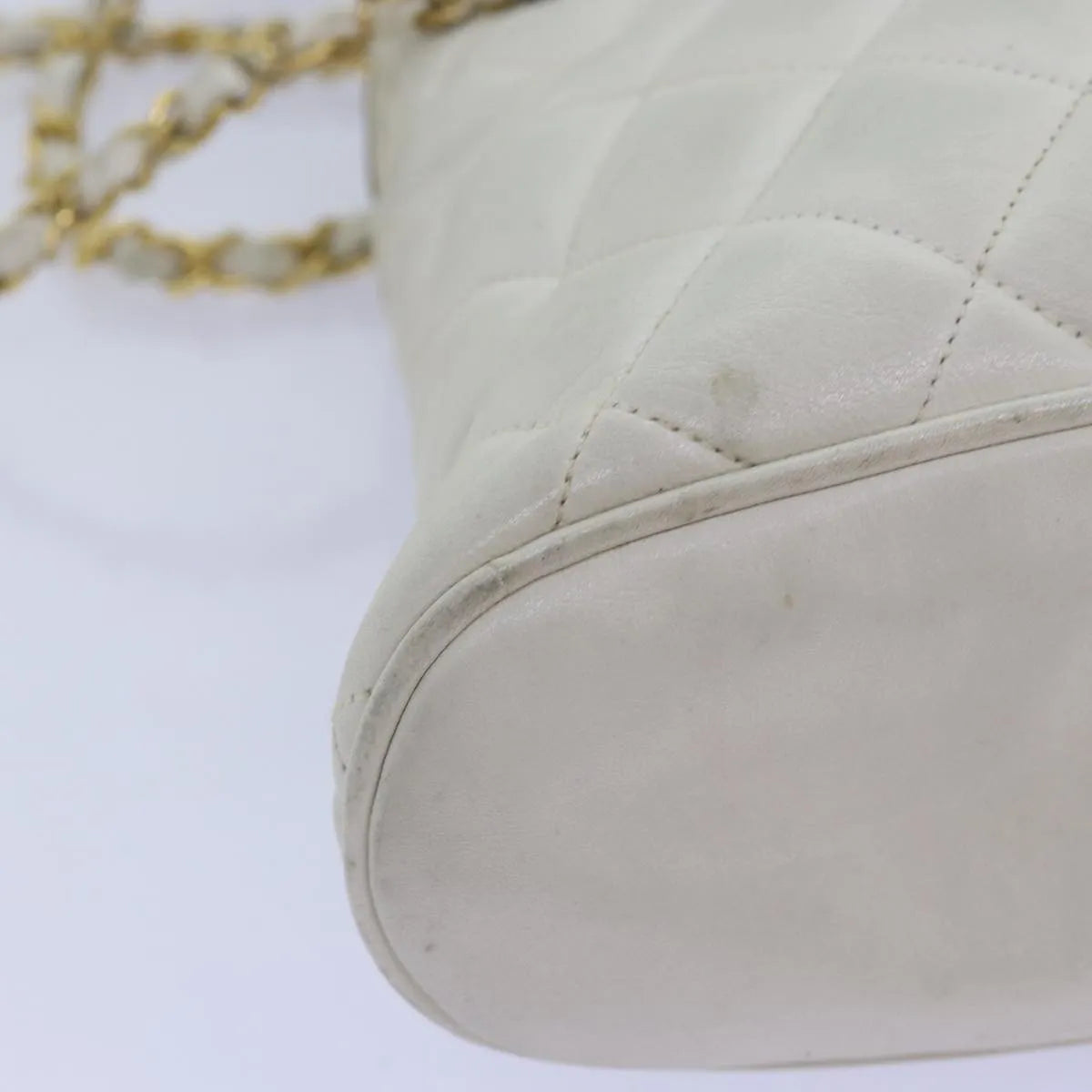 Chanel Vintage Zip Chain Quilted Caviar White Leather Shoulder Bag Bag (Pre-Owned)