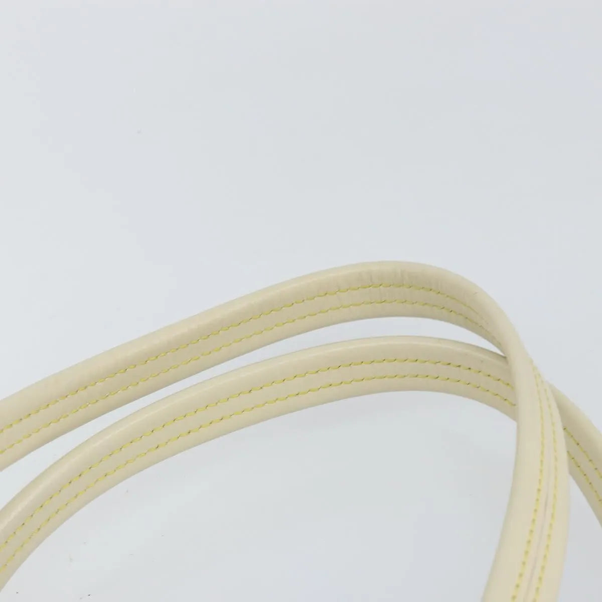 Louis Vuitton Suhali Le Radieux Leather White Leather Handbag (Pre-Owned)