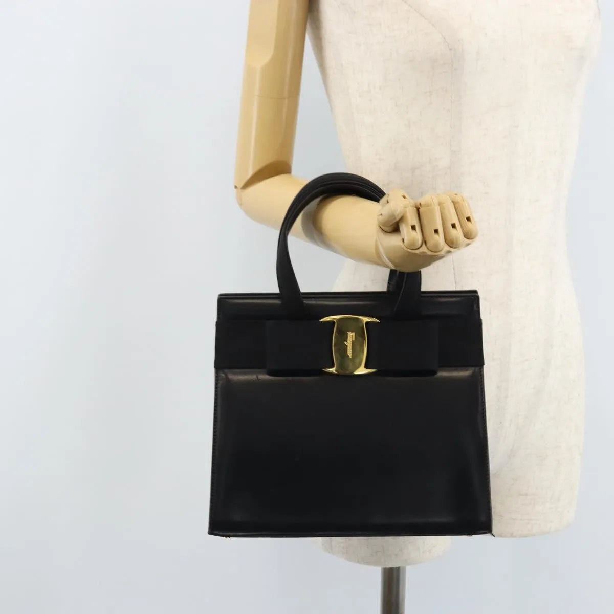 Salvatore Ferragamo Convertible Vara Bow Tote Leather Black Leather Handbag (Pre-Owned)