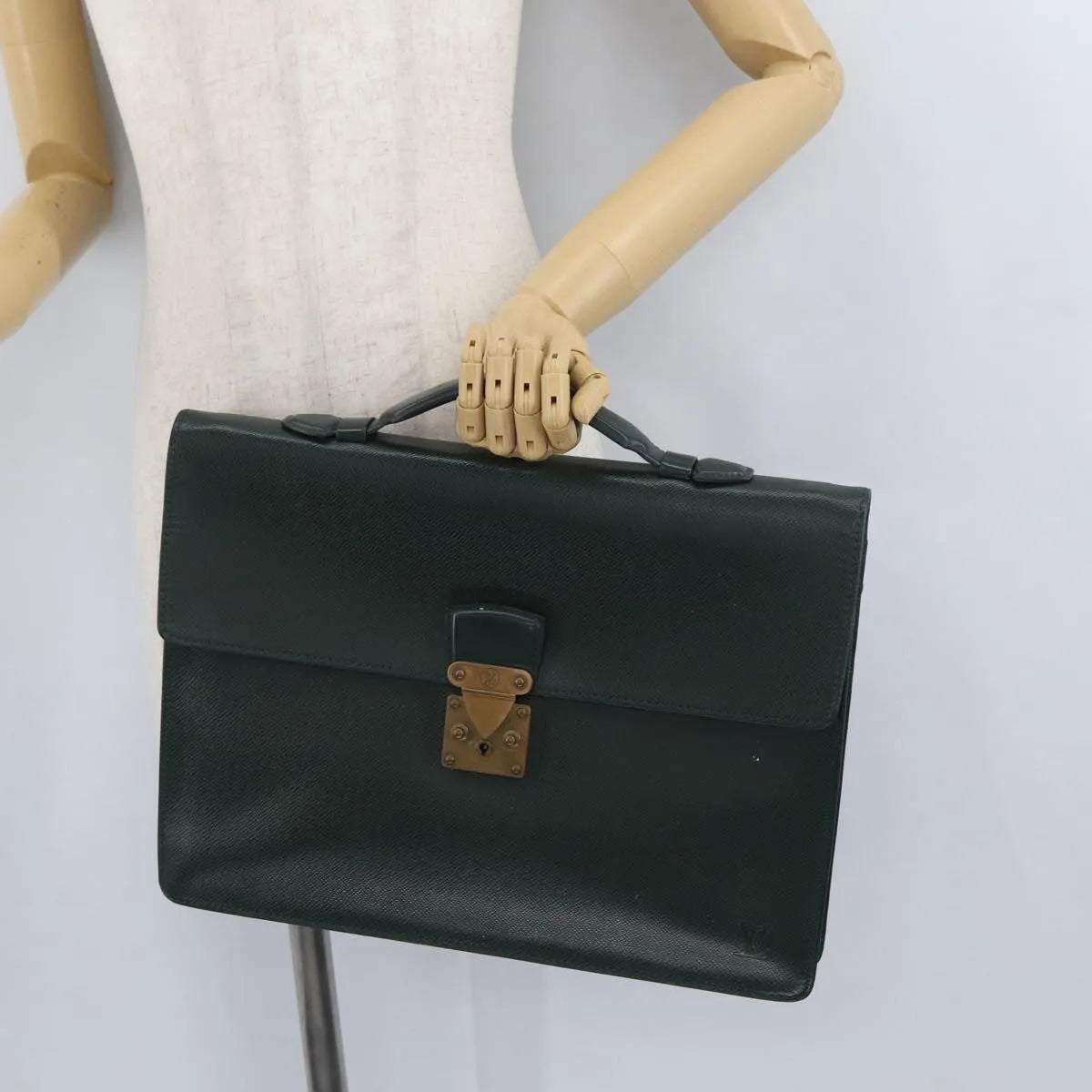 Louis Vuitton Serviette Kourad Taiga Leather Green Leather Briefcase Bag (Pre-Owned)