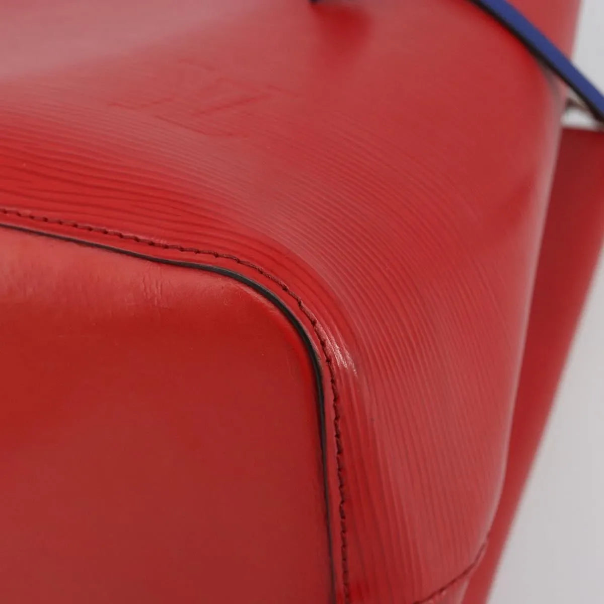 Louis Vuitton Neonoe Epi Leather Red Leather Handbag (Pre-Owned)