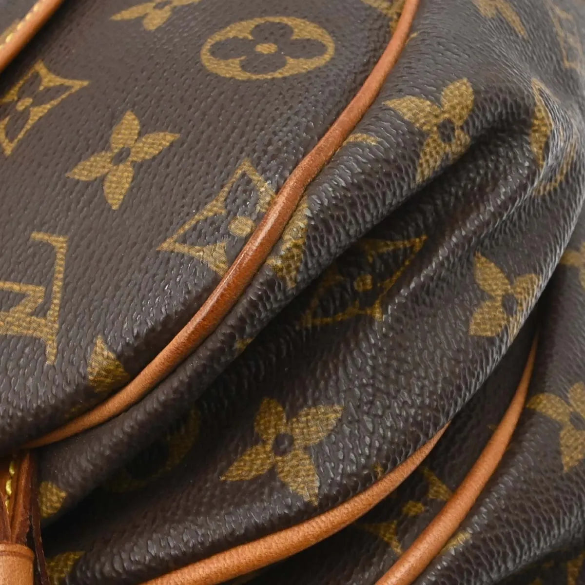 Louis Vuitton Saumur Monogram Canvas Brown Canvas Shoulder Bag Bag (Pre-Owned)