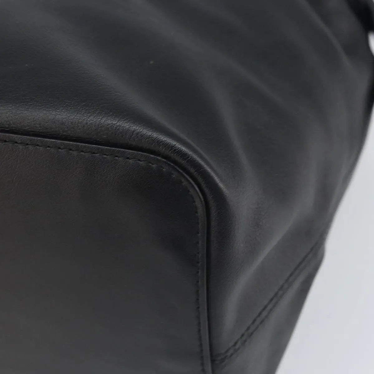 Loewe Vintage Leather Black Leather Handbag (Pre-Owned)