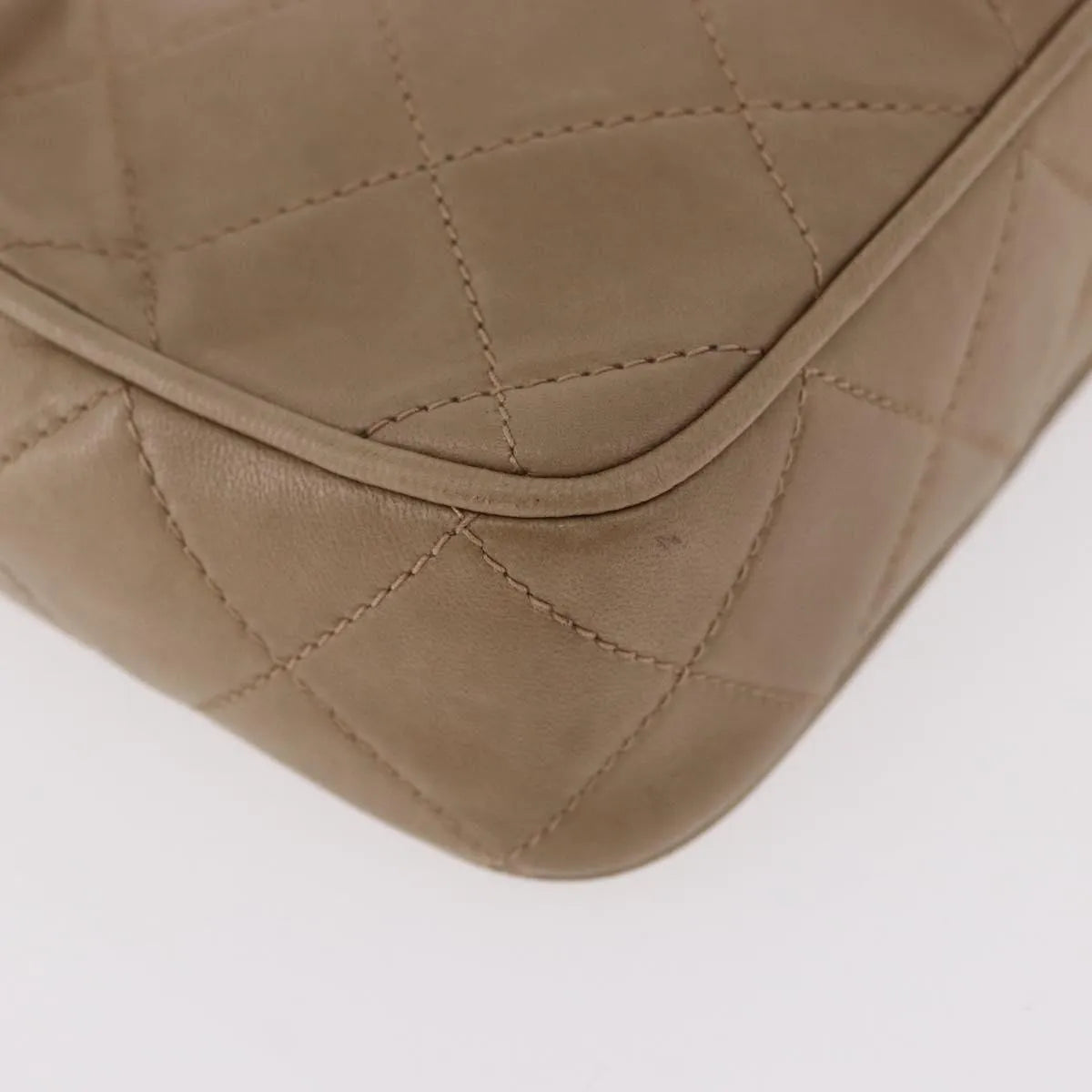 Chanel Vintage Clutch Leather Beige Leather Clutche & Pouche Bag (Pre-Owned)