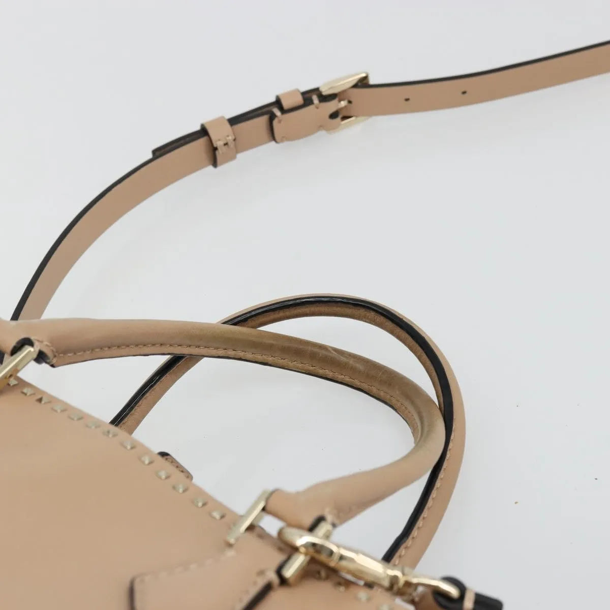 Valentino Garavani Convertible Zip Satchel Leather With Micro Rockstuds Beige Leather Handbag (Pre-Owned)