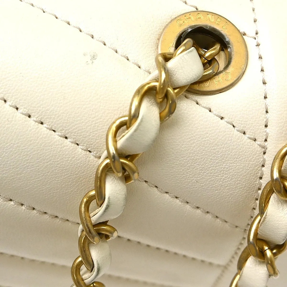Chanel Reserved Flap Bag Chevron Lambskin White Leather Shoulder Bag Bag (Pre-Owned)
