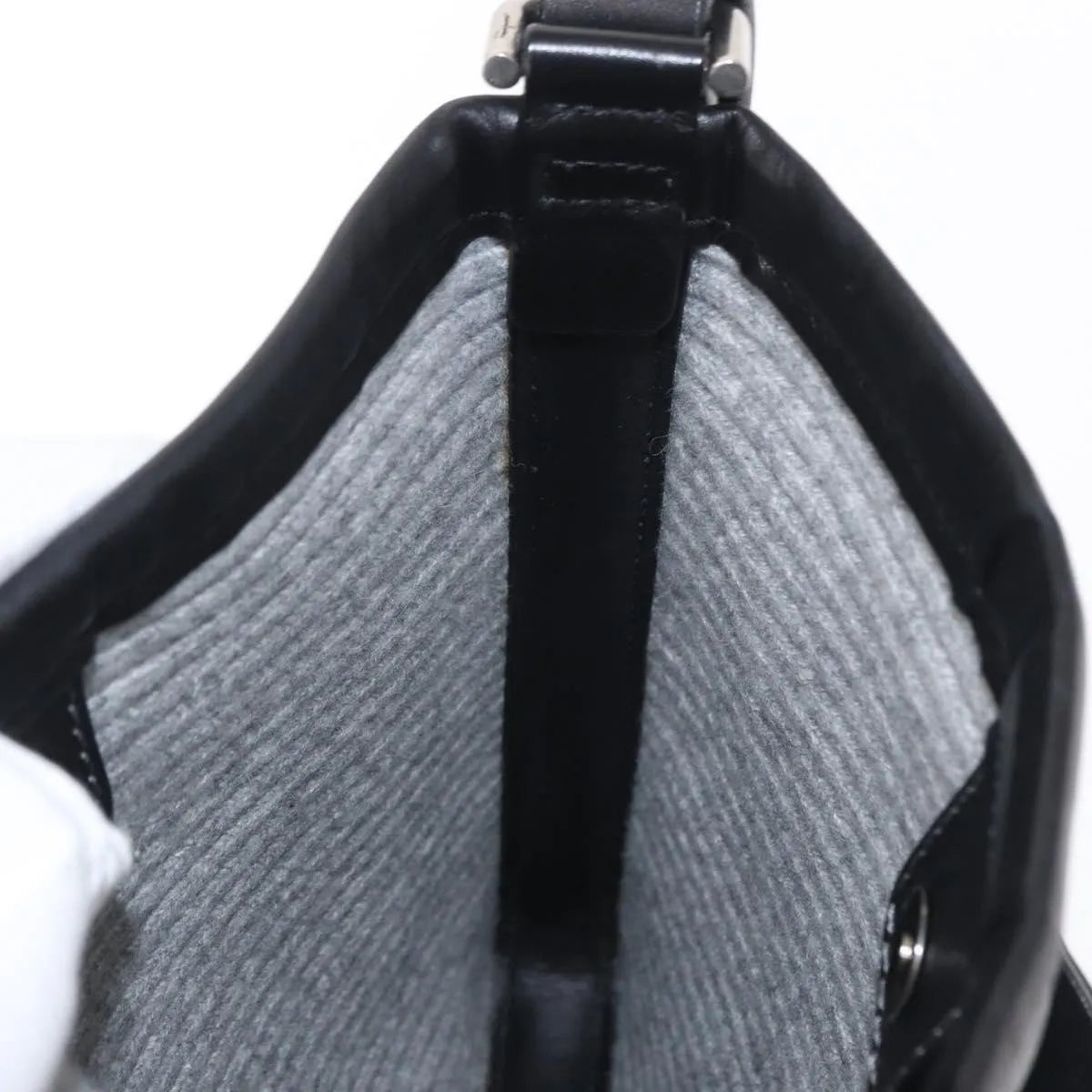 Salvatore Ferragamo Gancini Leather Black Leather Shoulder Bag Bag (Pre-Owned)