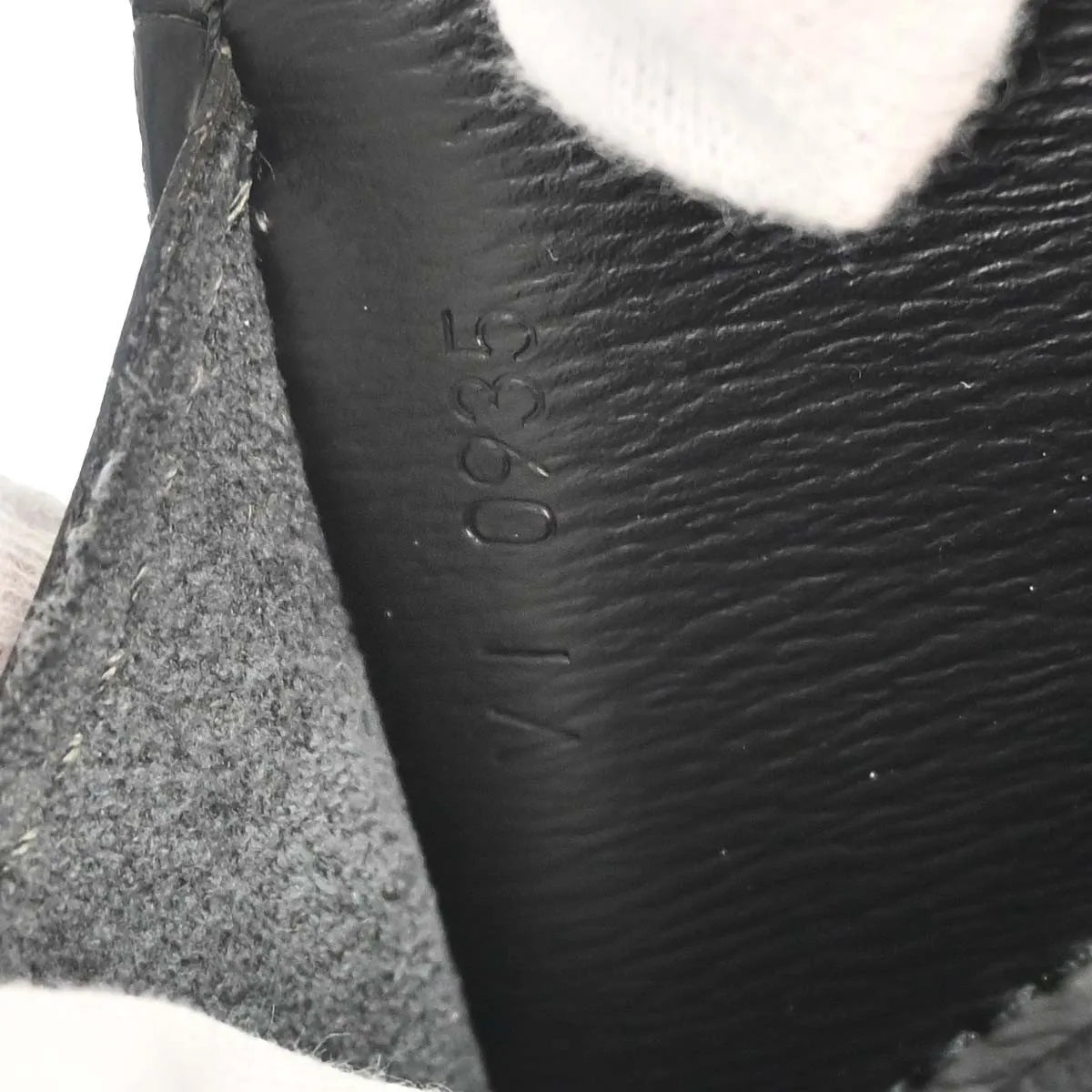 Louis Vuitton Cluny Leather Black Leather Shoulder Bag Bag (Pre-Owned)