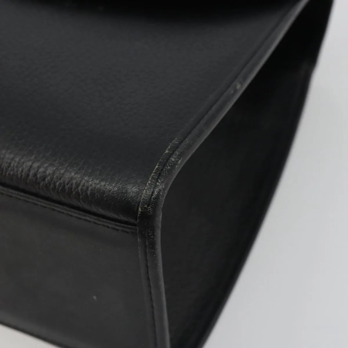 Burberry Vintage Leather Black Leather Handbag (Pre-Owned)