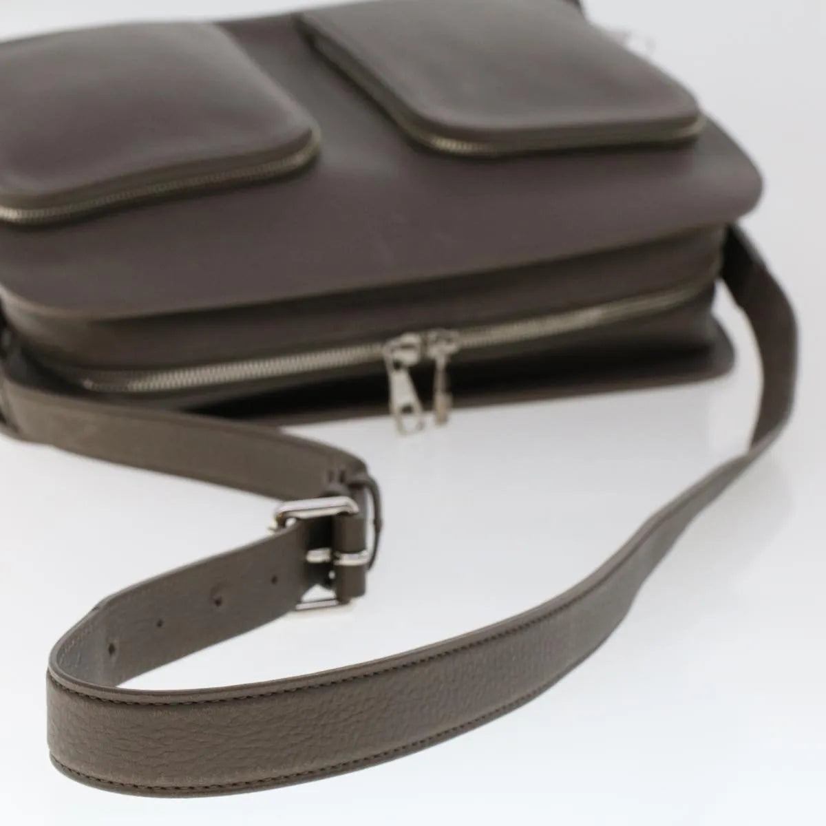 Louis Vuitton Naxos Leather Gray Leather Shoulder Bag Bag (Pre-Owned)