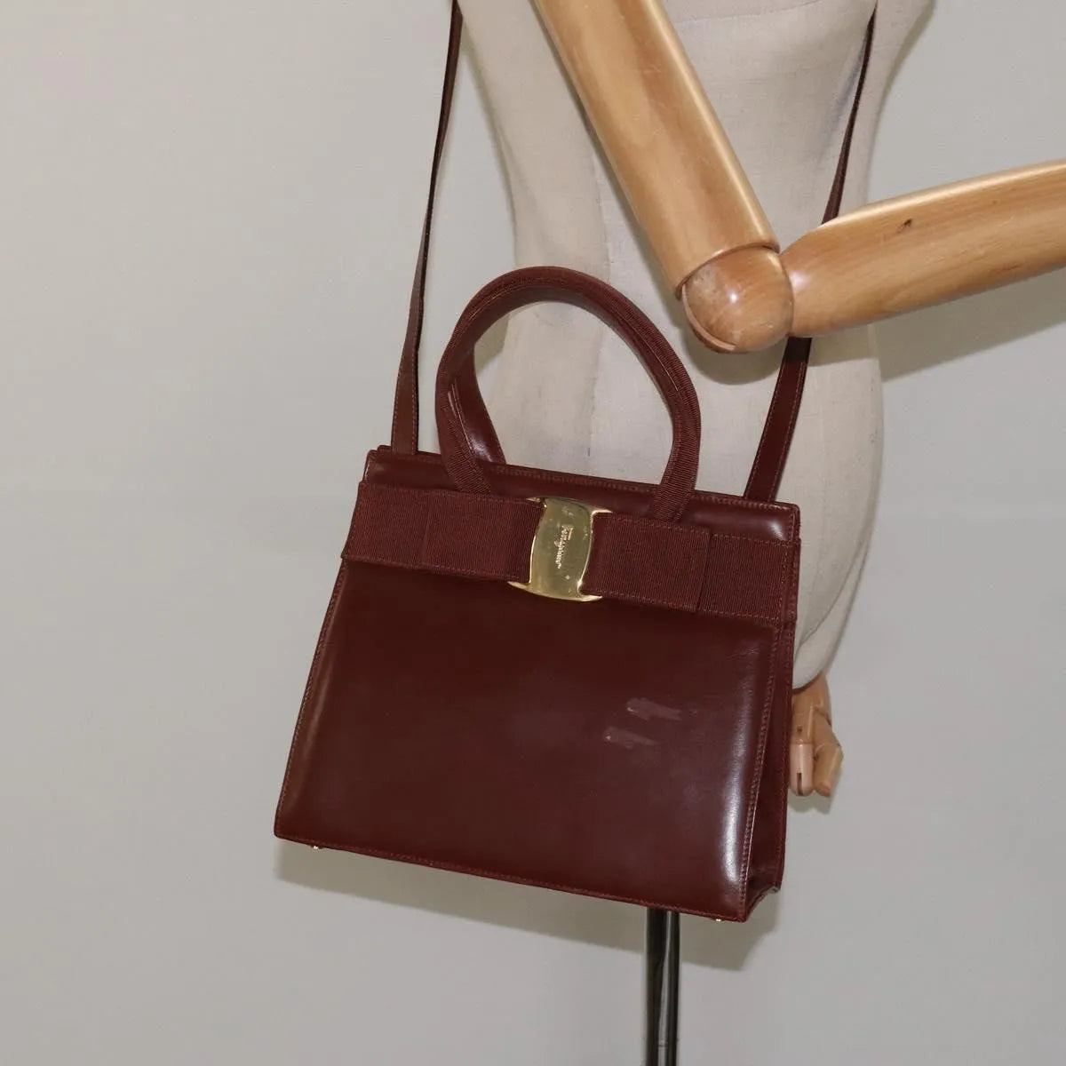 Salvatore Ferragamo Convertible Vara Bow Tote Leather Brown Leather Handbag (Pre-Owned)
