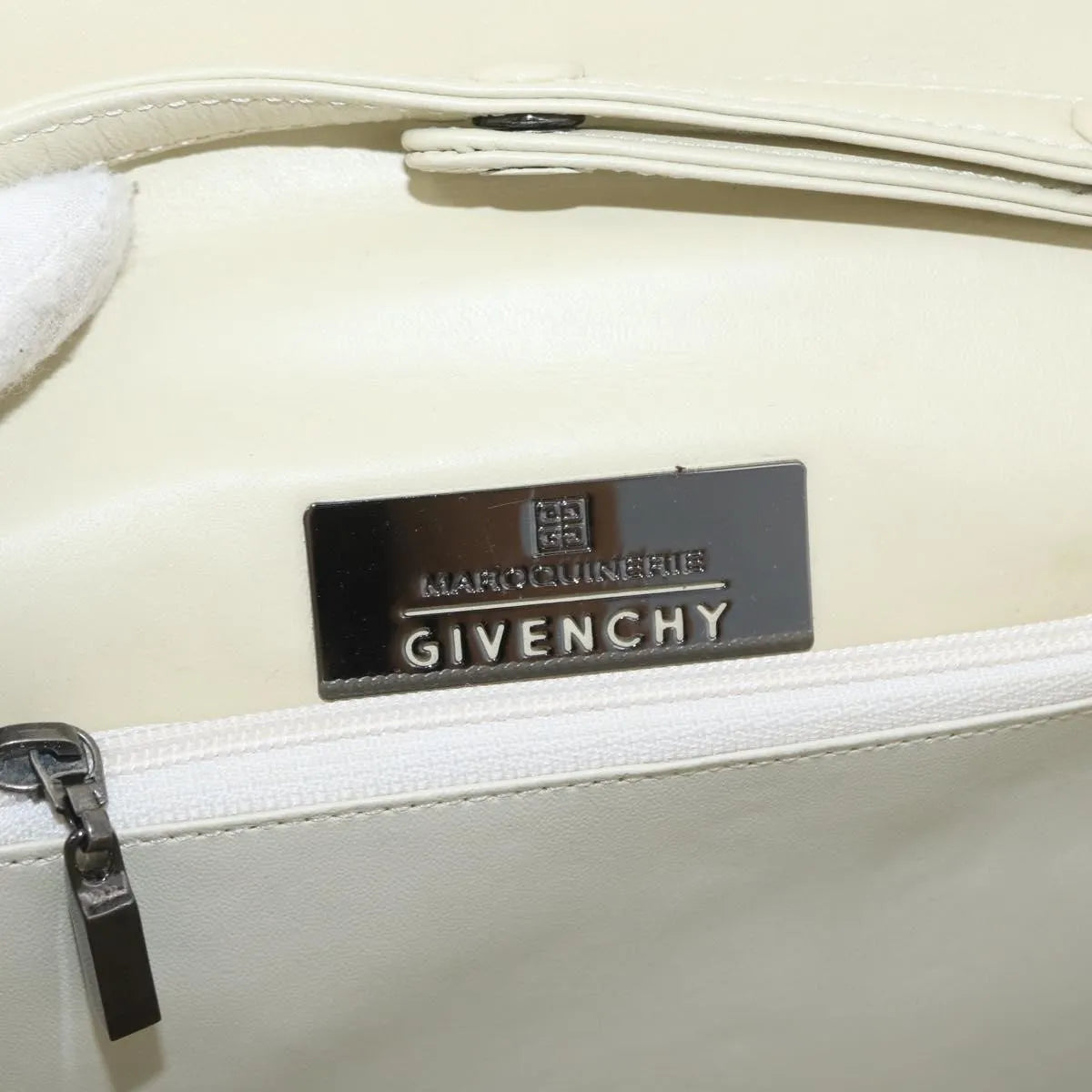Givenchy Vintage Leather Beige Leather Handbag (Pre-Owned)