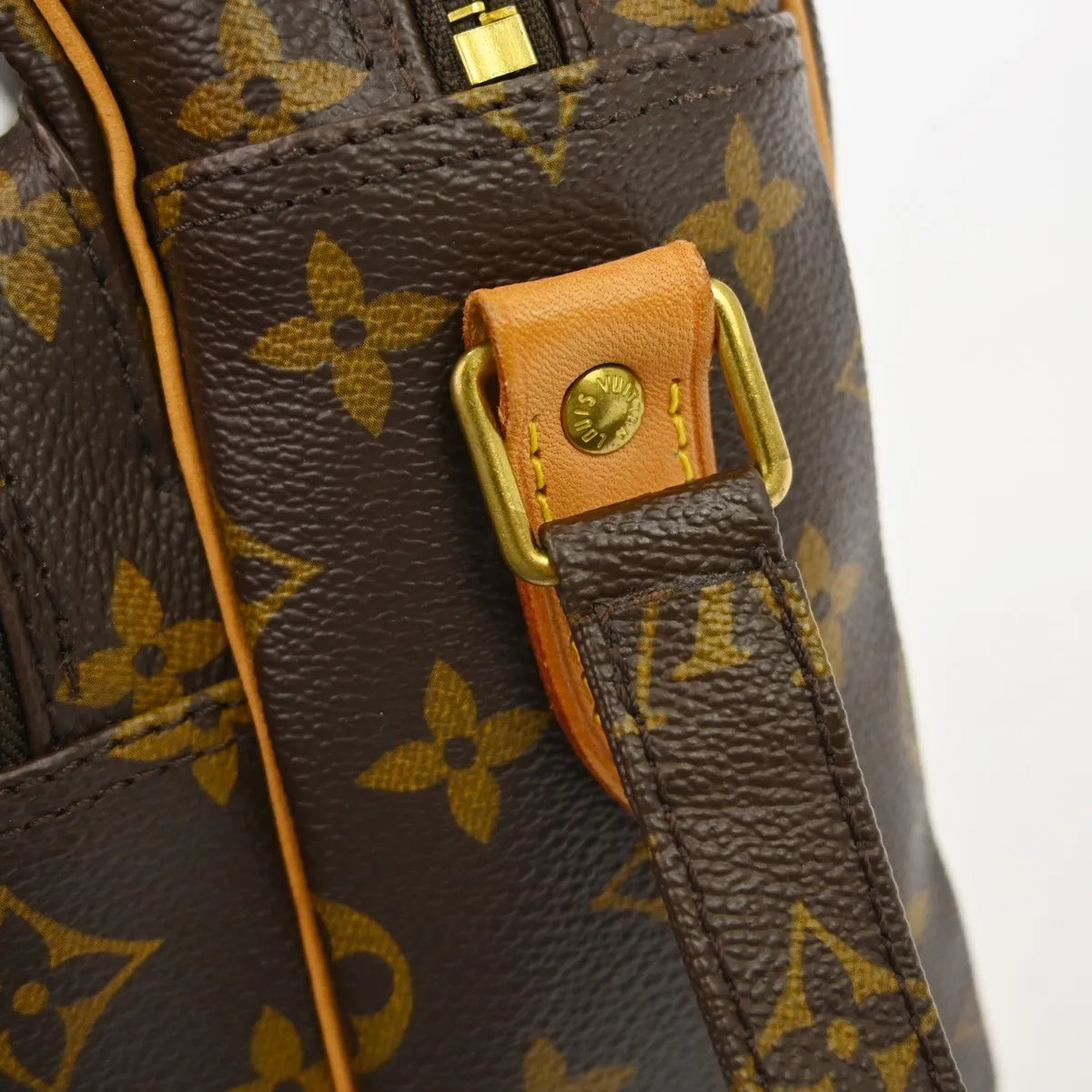 Louis Vuitton Nil Messenger Monogram Canvas Brown Canvas Shoulder Bag Bag (Pre-Owned)