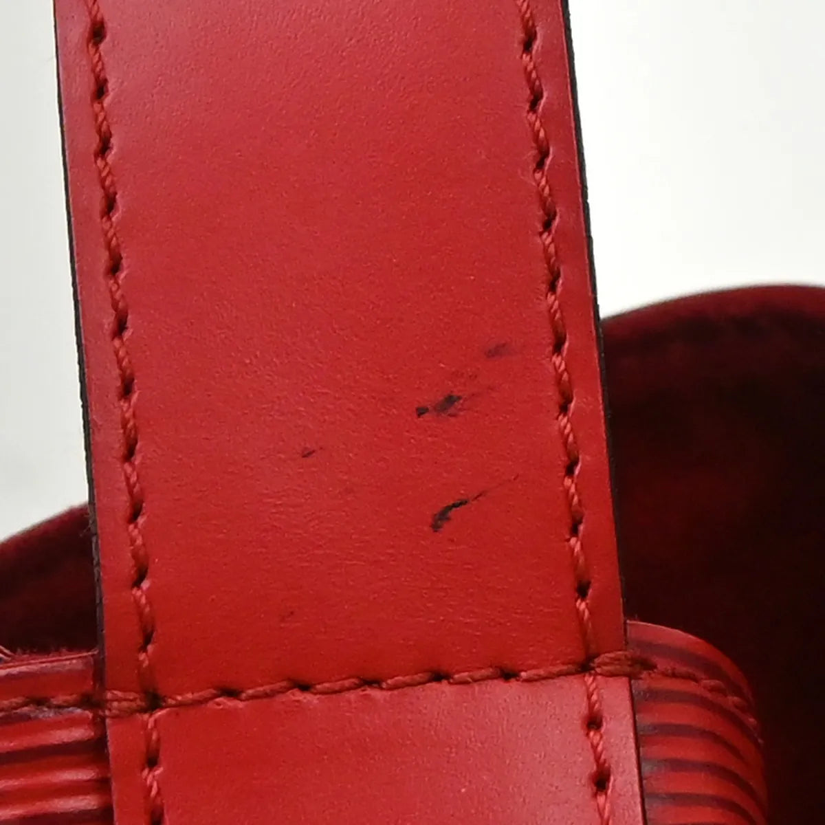 Louis Vuitton Vintage Sac D'epaule Epi Leather Red Leather Shoulder Bag Bag (Pre-Owned)