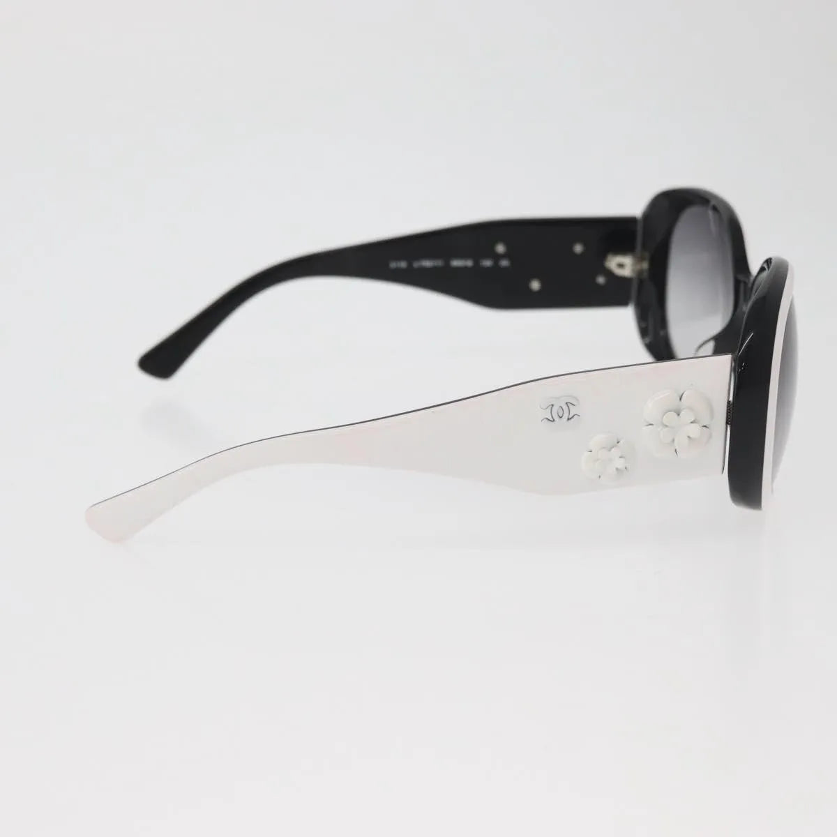 Chanel Camélia Plastic White Plastic Sunglasse Accessory (Pre-Owned)