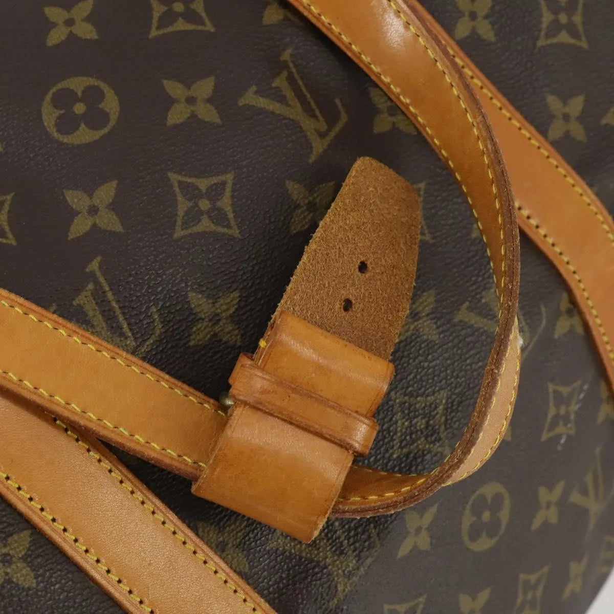 Louis Vuitton Sirius Monogram Canvas Brown Canvas Travel Bag Bag (Pre-Owned)